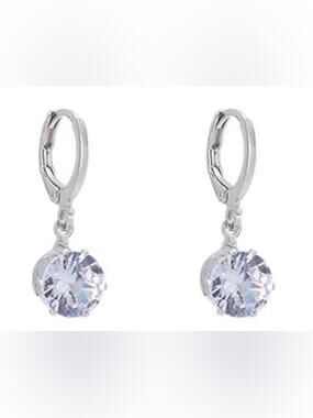 Silver huggie earring with Crystal*